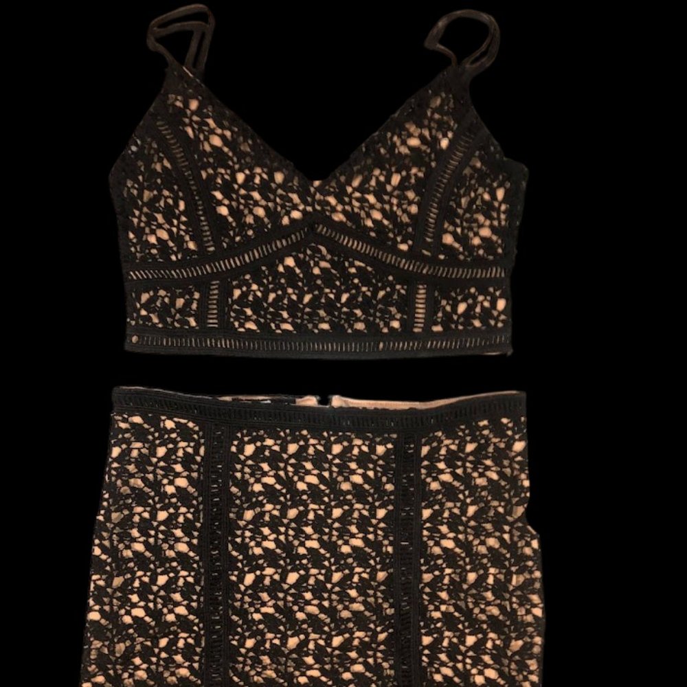 KENDALL + KYLIE BLACK LACE CROTCHET MINI SKIRT AND CROP TOP SET - Picture 2 of 9